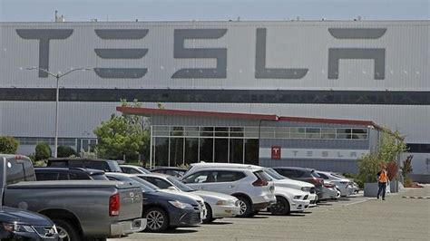 Teslanın Almanya Fabrikasında Çıkan Yangın Üretimin Durmasına Sebep Oldu Kundaklama Şüphesi Var